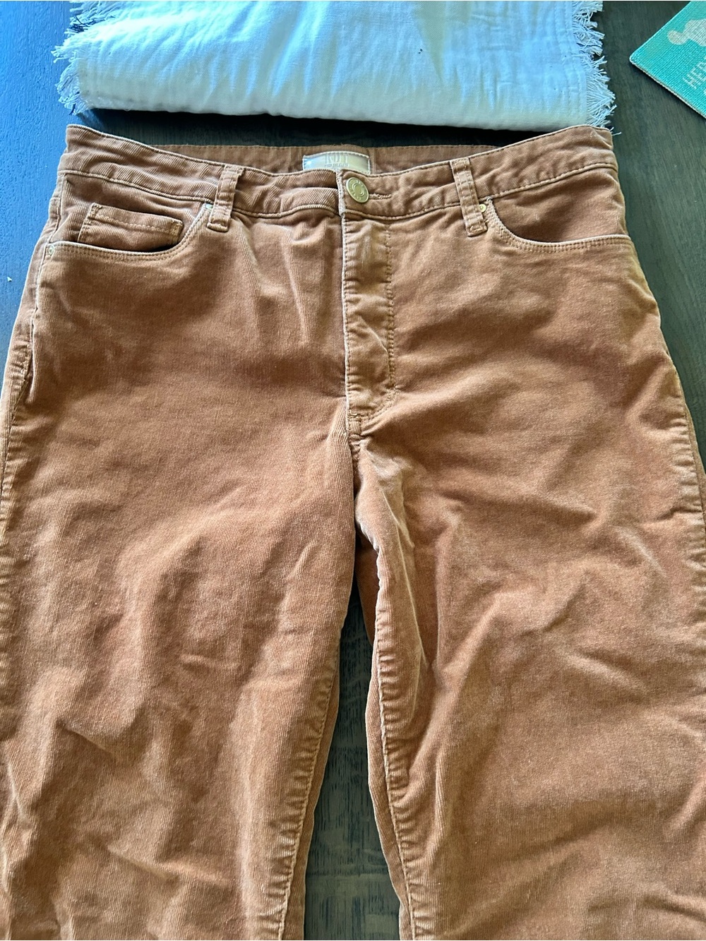 Kut from the Kloth Ana high rise fab ab flare corduroy pants in butterscotch - Picture 10 of 13